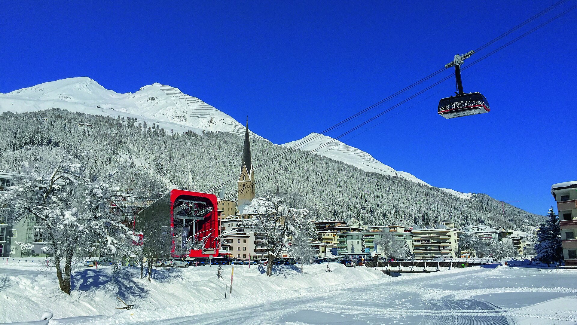 AMERON Davos Swiss Mountain Resort Talstation Jakobshorn Winder Schnee Blauer Himmel Davos Kloster
