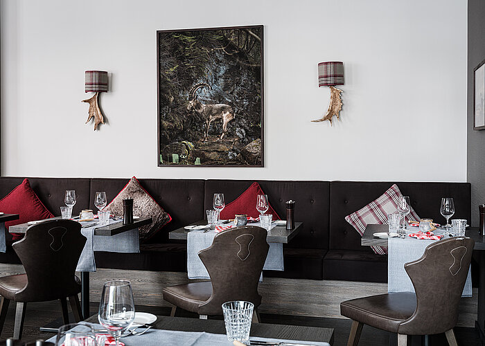 AMERON Davos Swiss Mountain Resort Restaurant Cervollino Fondue Stube